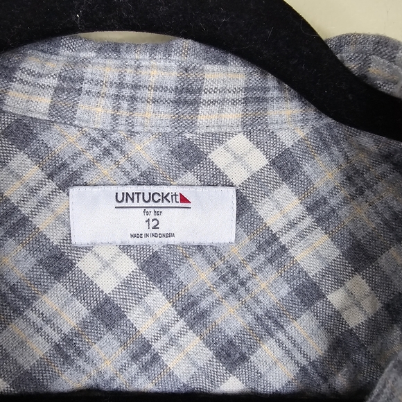 Untuckit plaid button up shirt size 14 - Picture 4 of 6
